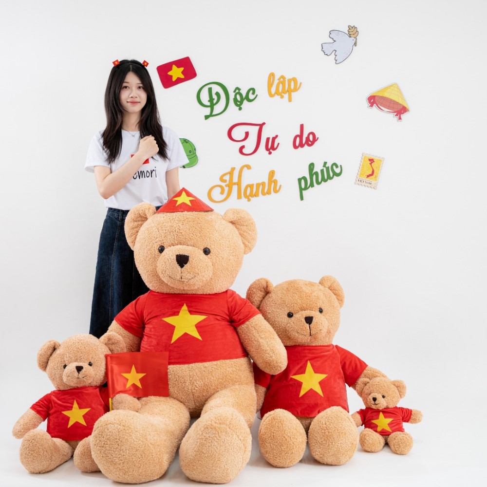 Gấu bông áo cờ đỏ sao vàng – Món quà gắn kết yêu thương