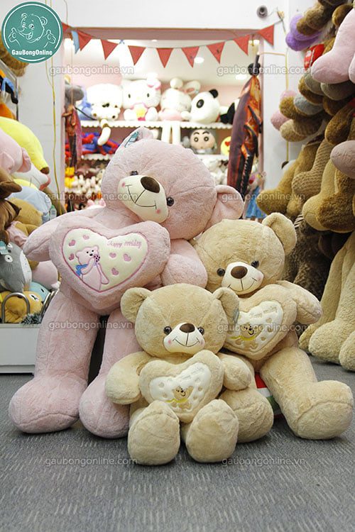 Teddy ôm tim gấu