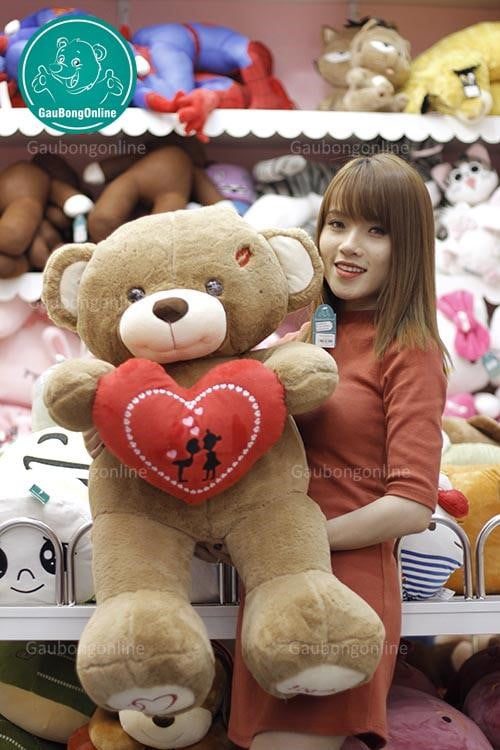 Gấu teddy ôm tim đỏ
