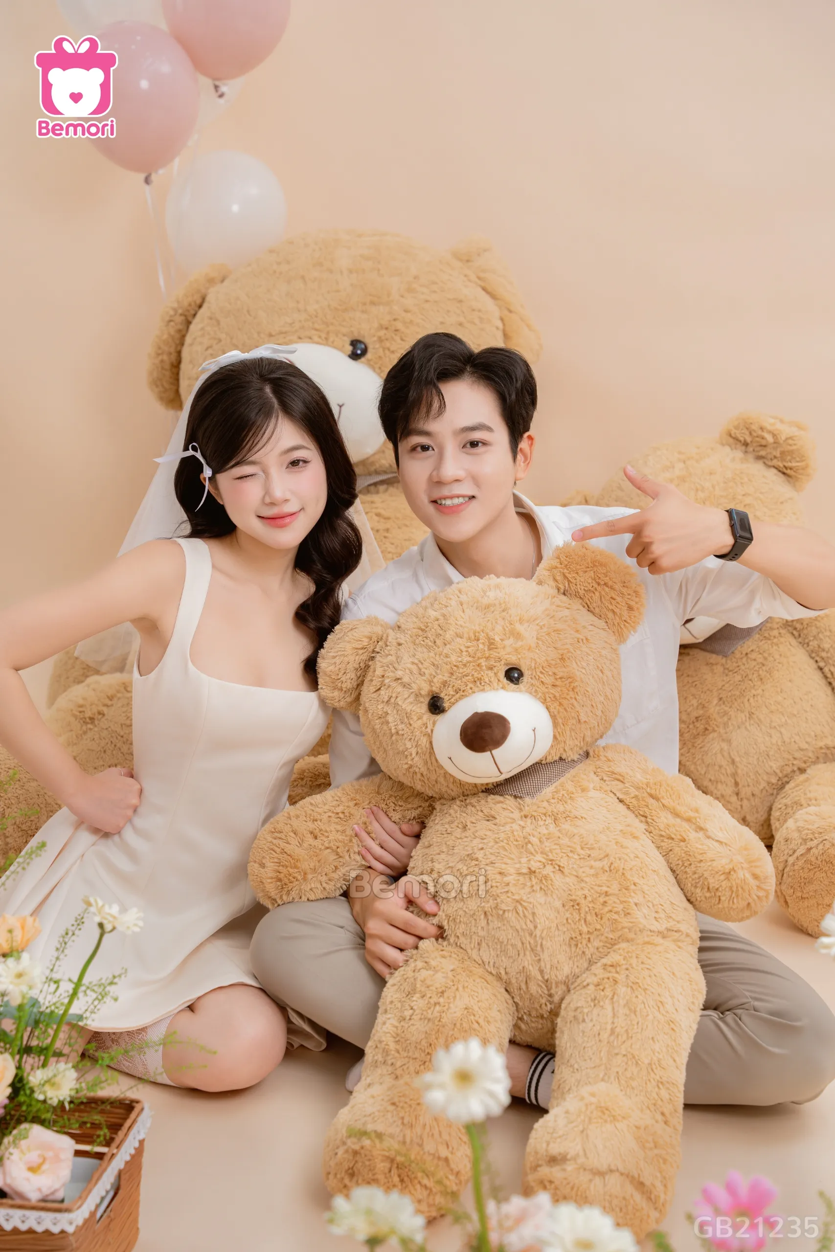 ình yêu là sự chia sẻ, như cùng nhau ôm một chú gấu Teddy khổng lồ